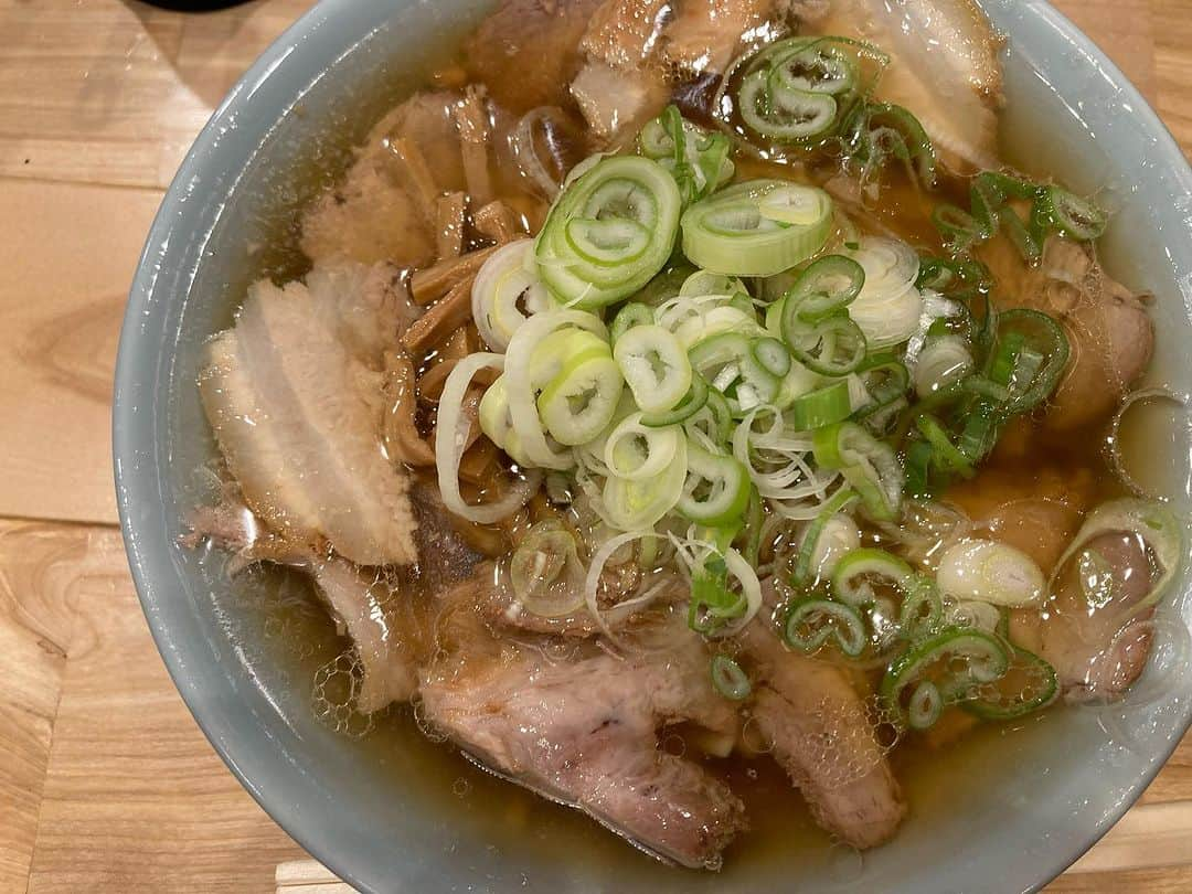 佐伯日菜子のインスタグラム：「ネギもめんまも焼豚も全部がいっぱい入ってた！ #ラーメン #麺 #noodles  #麺スタグラマー #麺スタグラム  #美味しい」