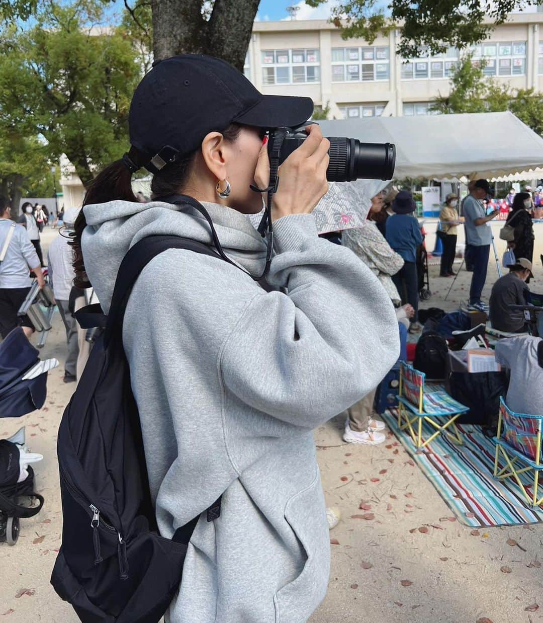 藤木貴子のインスタグラム：「今日は 小学校の運動会  次男は小学校最後 花ちゃんは小学校初めて✨  2人とも 来年から🇲🇾の学校に 行く予定なので 日本では 最後の運動会😂  色々想うと うるうる😭  毎年恒例の三脚撮影 お父ちゃん😂  私もいっぱい 写真撮りました❤️  終わったら 最終で大阪へ〜」