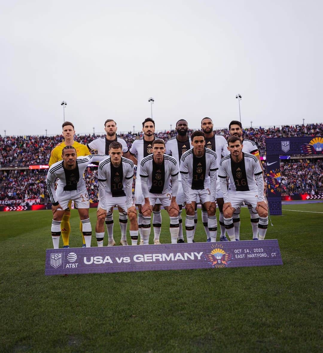 サッカー ドイツ代表チームのインスタグラム：「🖤❤️‍🔥💛  #dfbteam #USAGER 📸 DFB/Philipp Reinhard」