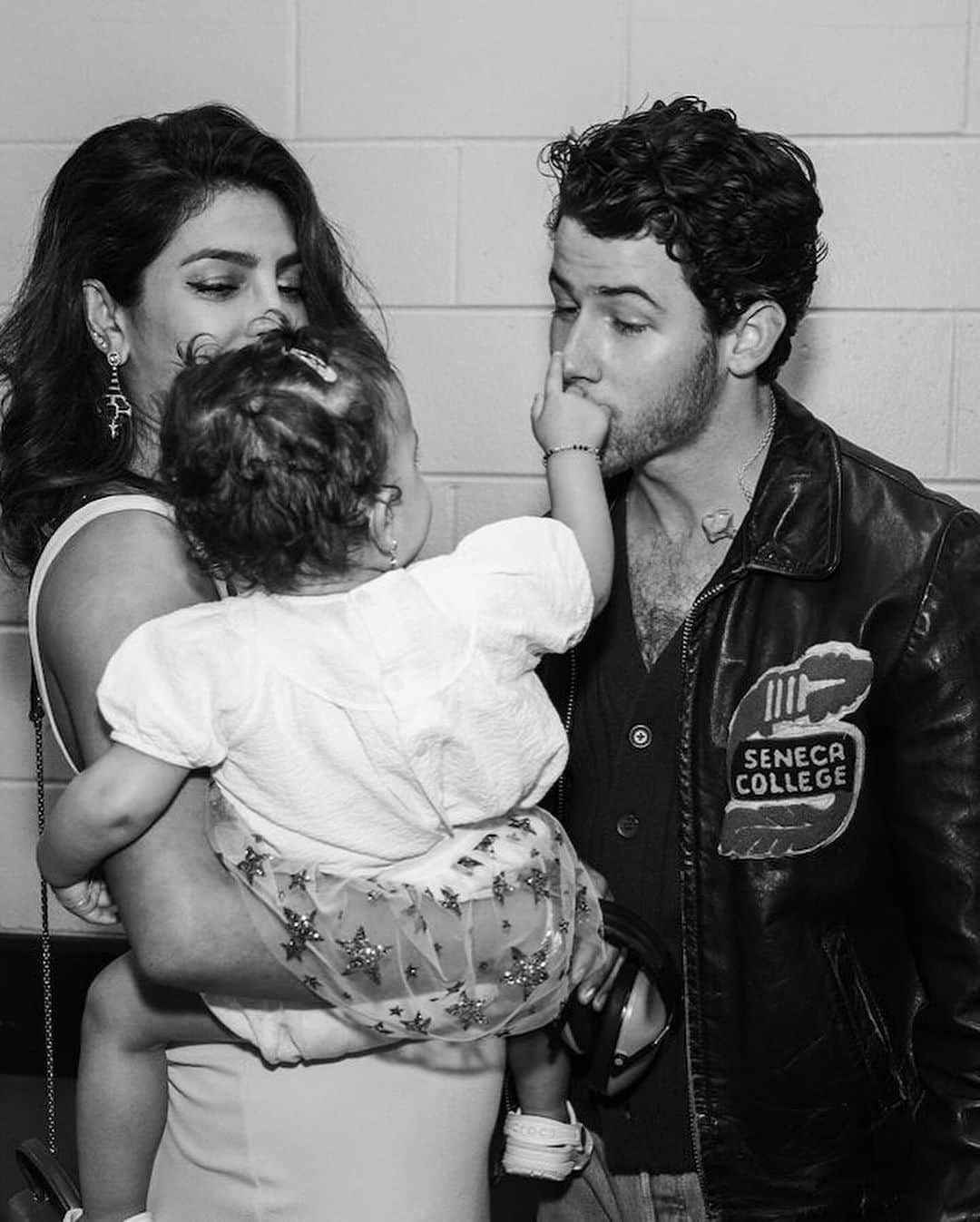 ニック・ジョナスさんのインスタグラム写真 - (ニック・ジョナスInstagram)「Bring your family to work day. ❤️」10月15日 4時55分 - nickjonas