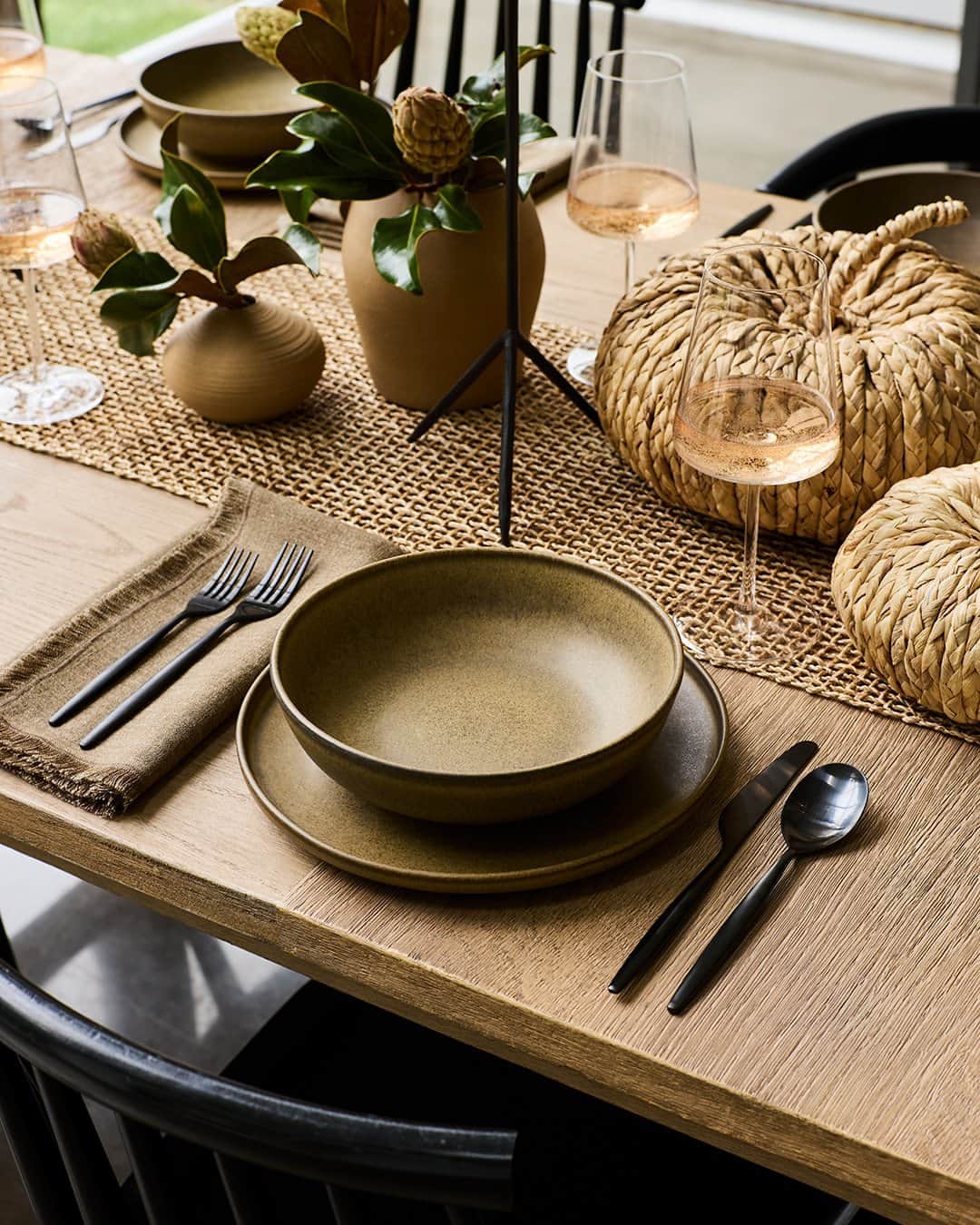 west elmさんのインスタグラム写真 - (west elmInstagram)「Dinner parties are the best kind of party. Check our link in bio to shop everything you need for hosting this fall.」10月15日 5時00分 - westelm