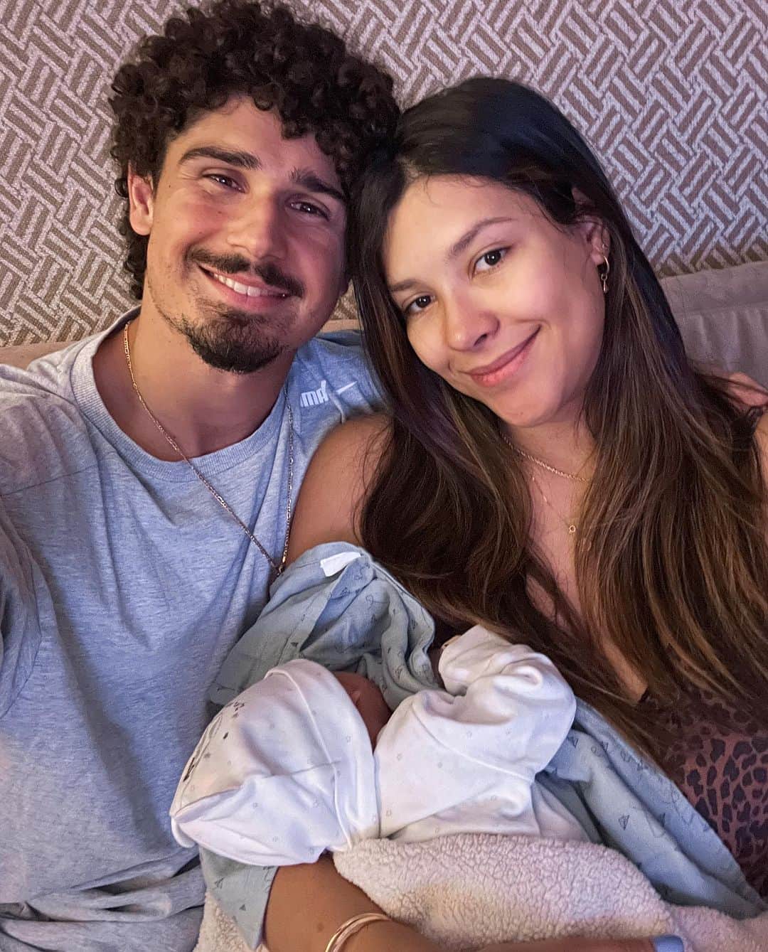 アンドレ・ラマーリョのインスタグラム：「Seja Bem Vindo, Mateo.  Você é uma benção em nossas vidas e já é muito amado por todos.  Que Deus te abençoe hoje e sempre, meu filho.」