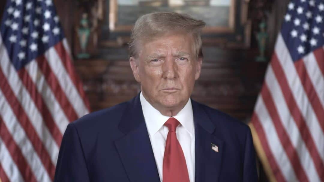 ドナルド・トランプのインスタグラム：「The same people that raided Israel are pouring into our once beautiful USA, through our TOTALLY OPEN SOUTHERN BORDER, at Record Numbers. Are they planning an attack within our Country? Crooked Joe Biden and his BOSS, Barack Hussein Obama, did this to us!」