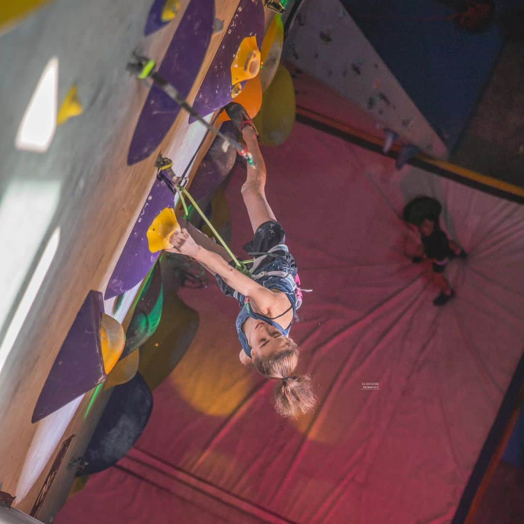 ローラ・ロゴラさんのインスタグラム写真 - (ローラ・ロゴラInstagram)「@24hdumur  . . 📸 @julia.cassou  . . #climbing_pictures_of_instagram #picoftheday #loveclimbing #climbforlife #escalade #escalada #grimper #klettern #montura #wildclimb  #italy #rome #bomber #instagood #instalike  #instagram  @montura_official @wildclimb @fiammeoromoena @dao_sport @visittrentino @team_edelrid @monkey.hands」10月15日 5時34分 - laura.rogora