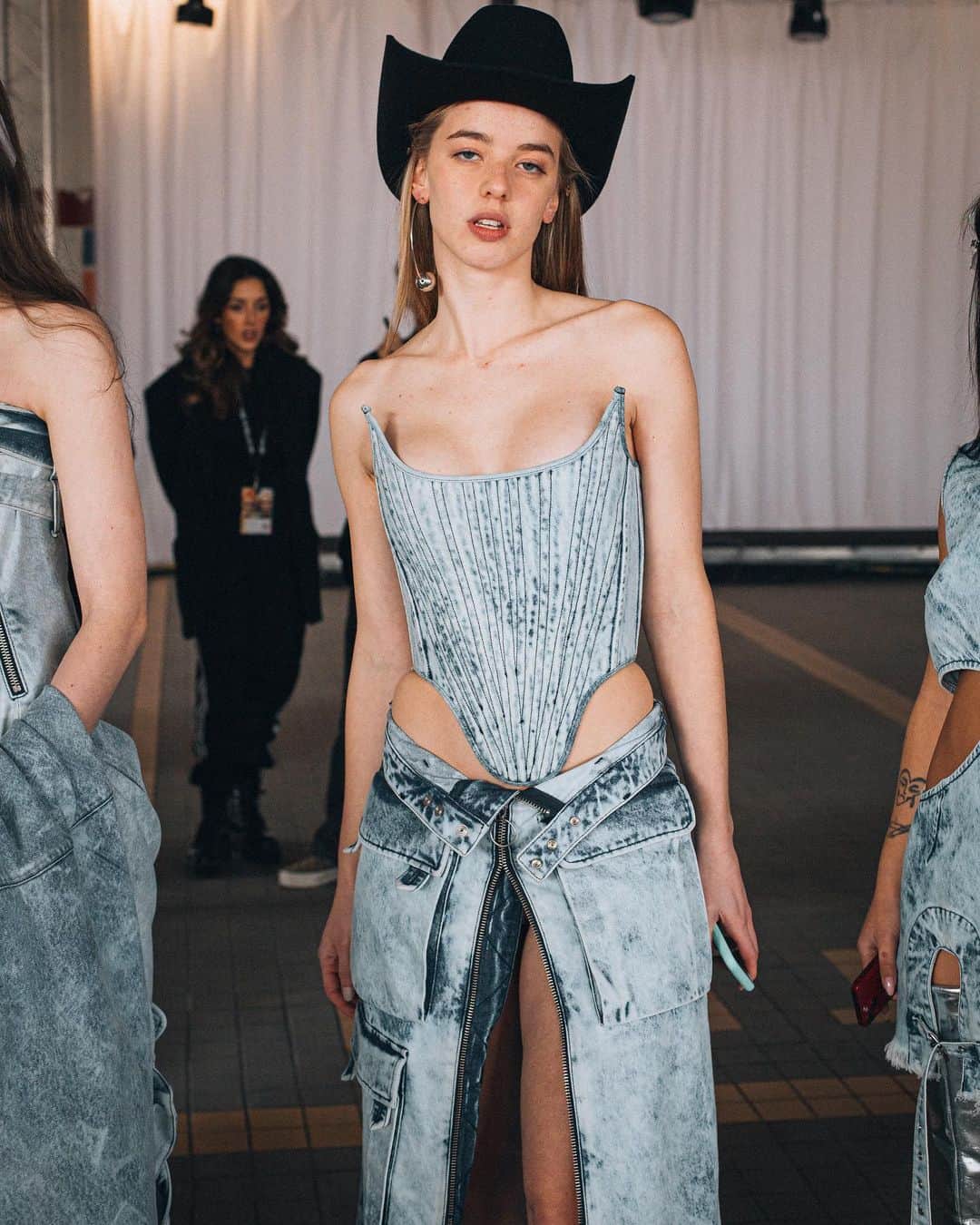 Marques Almeidaのインスタグラム：「Acid wash denim is always a good idea 💙  Shop the full look at marquesalmeida.com  #marquesalmeida #howdoyouwearyourma #denim」