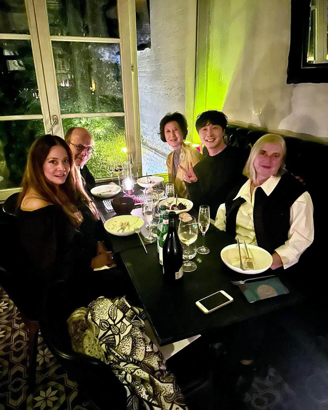 チョン・イルのインスタグラム：「It was such an impeccable time with dear Jean-Marc Loubier, President of Delvaux. Thanks to your great hospitality, I and my mother had a great time together. @delvaux」