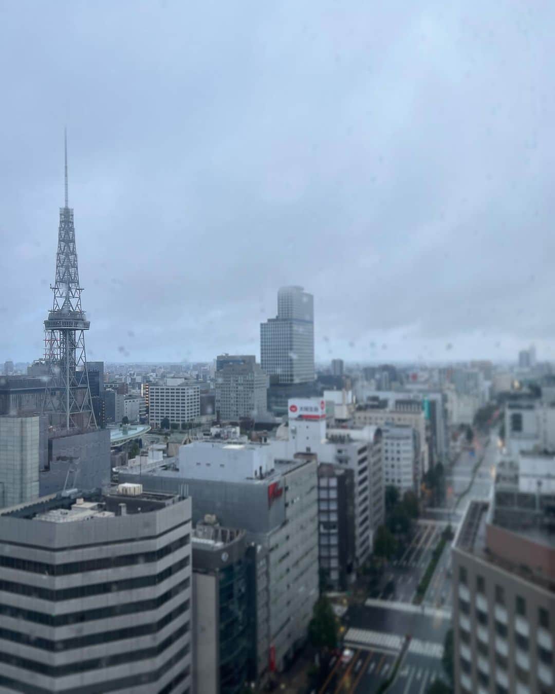 AZUSAのインスタグラム：「こちらは雨が止みました。そちらは？  #20230621 #名古屋市中区丸の内3丁目」