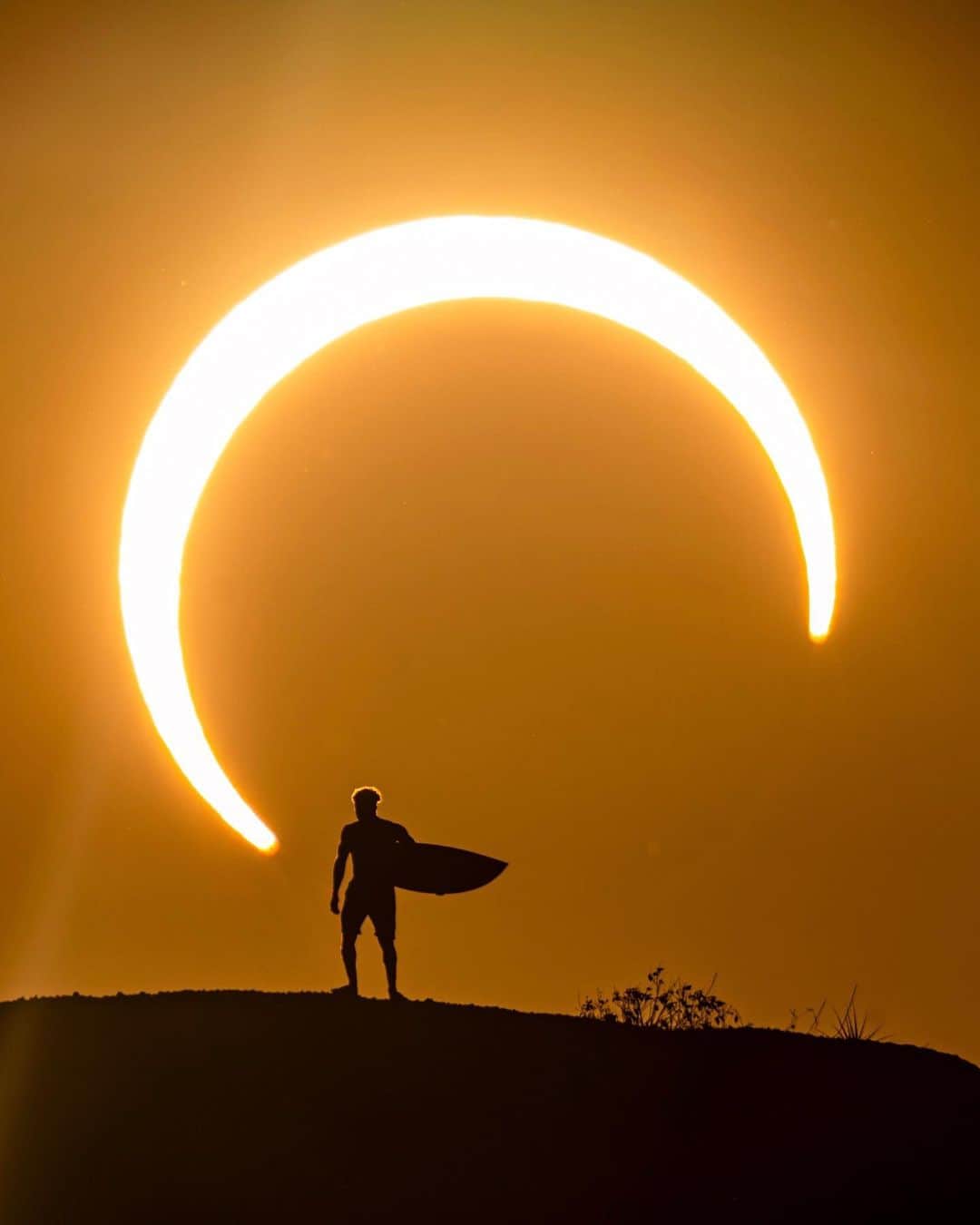 イタロ・フェレイラさんのインスタグラム写真 - (イタロ・フェレイラInstagram)「@italoferreira e o eclipse mais esperado dos últimos tempos ⭕🔥  📷 @marcelomaragni + @canonbr  📍 Rio Grande do Norte 🇧🇷  #redbull #tedáasas #eclipse #italoferreira #fotografia #eclipsesolar #riograndedonorte #rn」10月15日 6時32分 - italoferreira