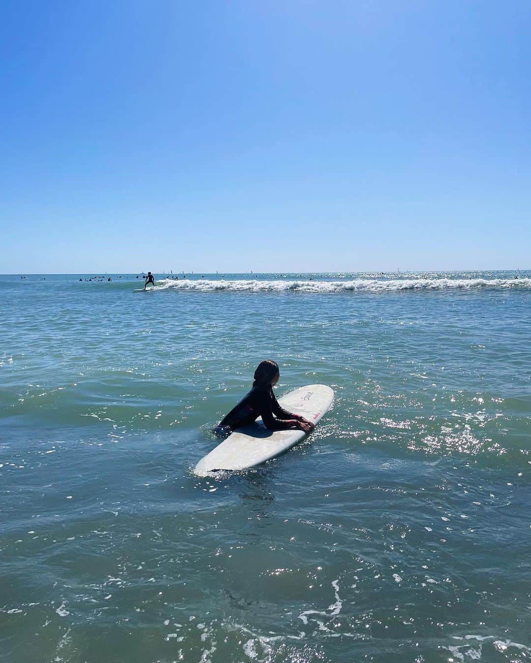 野呂玲花さんのインスタグラム写真 - (野呂玲花Instagram)「Doheny でロングボードの日🏄🏼‍♀️ 足をクロスにしながら歩くって初めて知って、試してみたら、左かかとに右足の爪刺さった。どういう事！？🤣 でもノーズまであと一歩やのにその一歩が何回やってもでーへん笑 日本帰ったらスクール受けよ…😅」10月15日 6時48分 - reikanoro