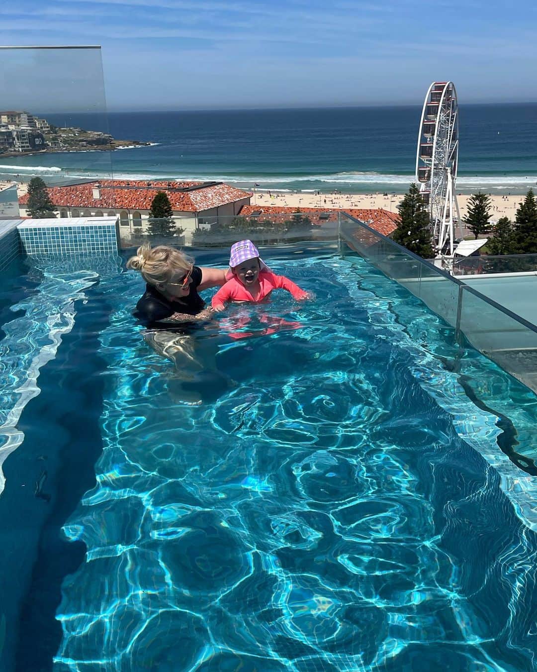 レベル・ウィルソンさんのインスタグラム写真 - (レベル・ウィルソンInstagram)「Directing a movie is really hard, but it’s made easier when @airbnb hooks me up with this amazing penthouse on Bondi Beach, Sydney 🇦🇺 🏖️ Thanks @airbnb for this incredible pad - iconic views, a pool, great kitchen and bbq area, it’s like I’m on a working vacation - just love it! 🥰🐨🥰」10月15日 6時51分 - rebelwilson