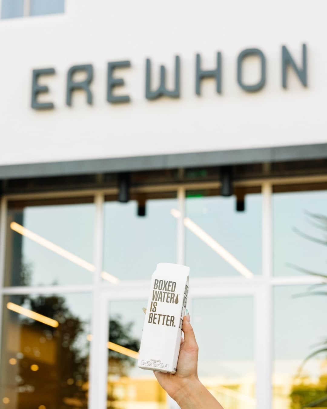 BoxedWaterのインスタグラム：「A dreamy opening for @erewhonmarket's Pasadena location last month 💭☀️」