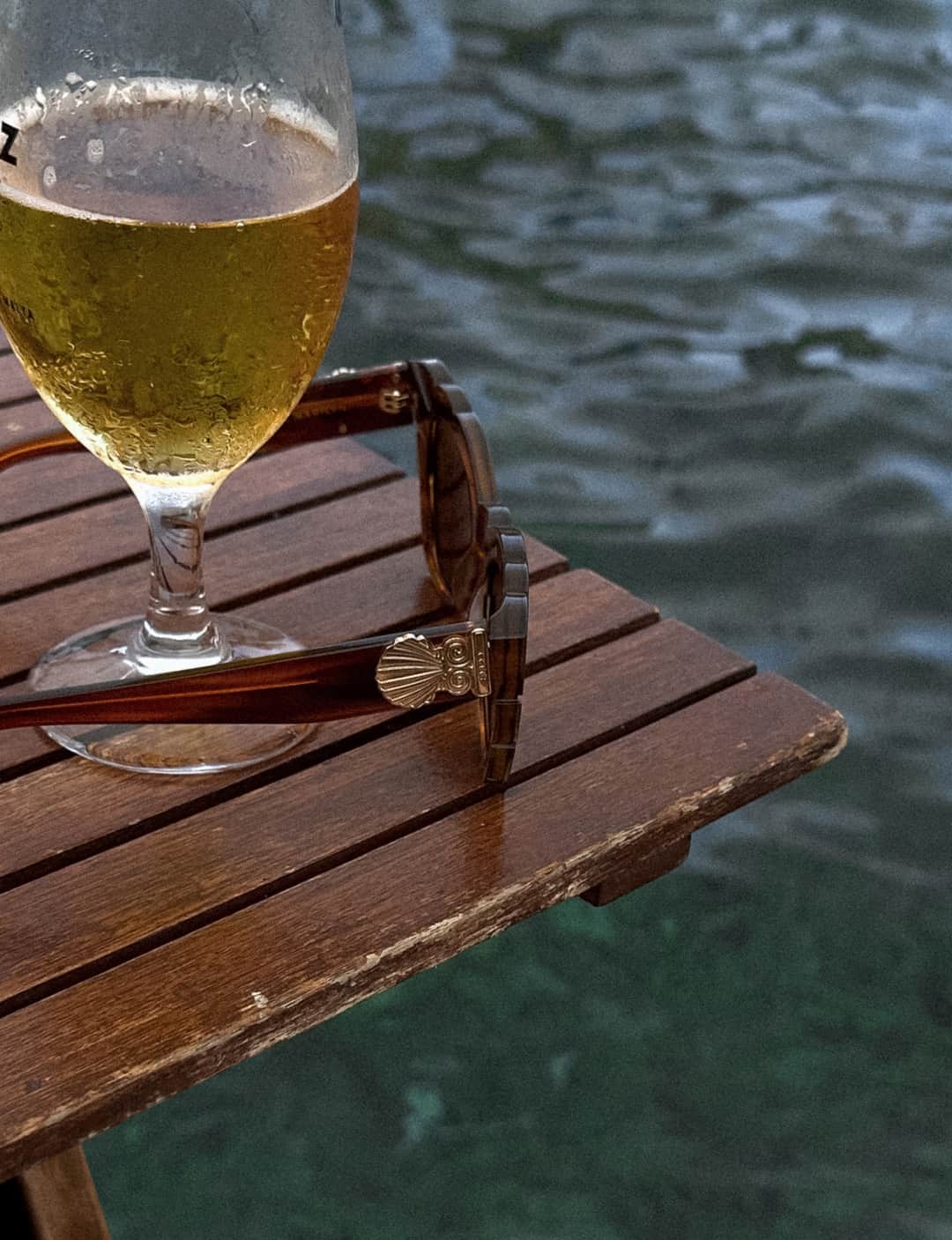 SPELLのインスタグラム：「Inspired by bygone eras… ✨ our Spell x @paredeyewear Marilyn Acetate Arm Sunglasses spotted on vacay with @edi.bee 🥂」