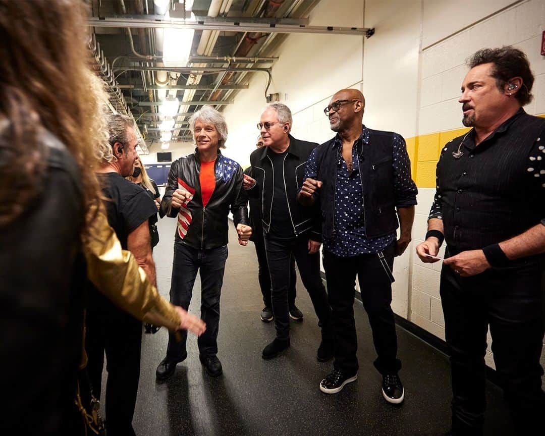 Bon Joviのインスタグラム：「Caption this 👀」