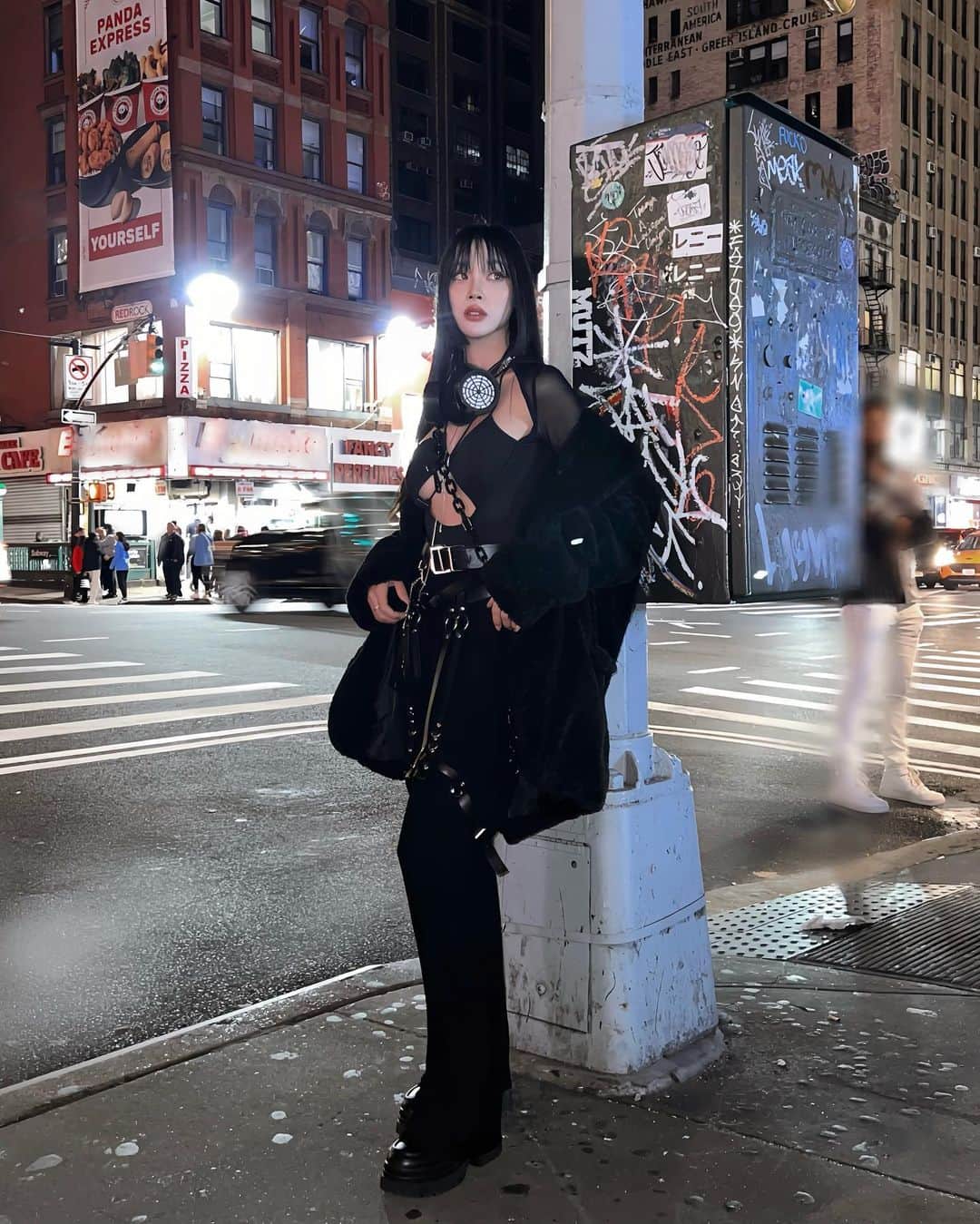Emily Meiさんのインスタグラム写真 - (Emily MeiInstagram)「Two days in NY for Comic Con 🔥」10月15日 7時34分 - emily.ghoul