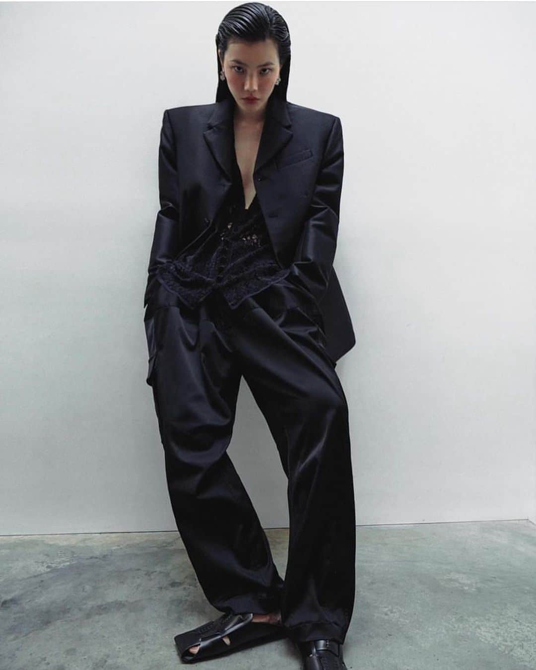 IMG Modelsのインスタグラム：「A Minimalist’s Dream. 💭 #SherryShi covers + stars in the new @ceromagazine. 📷 @levymelissa ✂️ @lbhair 💄 @stoj_makeupartist #IMGmodels」