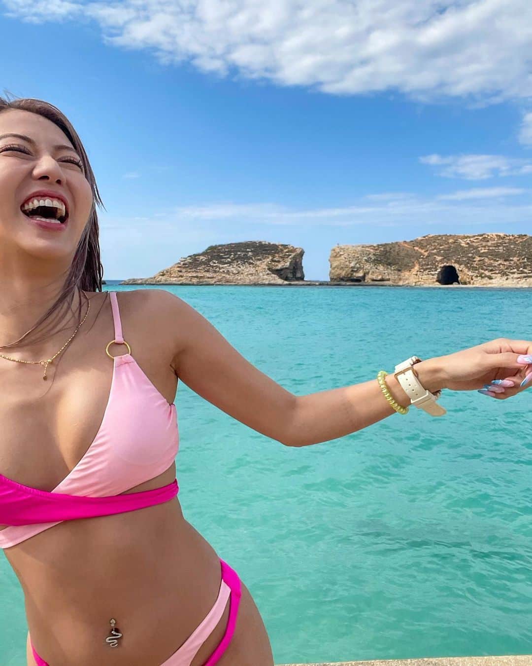 myumyuさんのインスタグラム写真 - (myumyuInstagram)「コミノ島  風が強くて波荒れめなのに すごいきれいだった🩵  台風近づいてたらしいんだけど 毎日とっても晴れててラッキー✨  ヨーロッパに1ヶ月弱いたけど 1日も雨に降られてない☀️  #マルタ#マルタ島#マルタ留学#マルタ共和国#malta#maltaisland#comino#cominoisland#コミノ島  #traveler#travelawesome#travelgram#traveltheworld#bikinigirl#海外旅行#旅行#海外旅行大好き#ビキニ女子#旅スタグラム#旅行記#海好き#travel#travellover#instatravel#sealovers#ヨーロッパ#ヨーロッパ周遊#ヨーロッパ旅行#Europa#Europe」10月15日 13時31分 - myumyu_travel_bikini