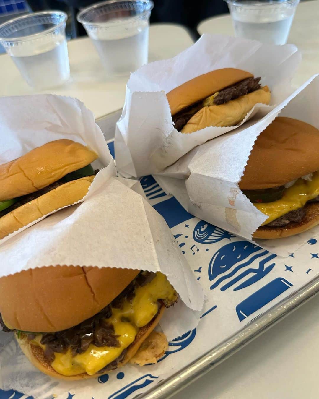 松本恵奈さんのインスタグラム写真 - (松本恵奈Instagram)「おはようございます○グアムでおすすめのお店教えてください♡というコメントが多かったのでこちらは 是非行ってほしいハンバーガーショップです🍔 今まで食べたハンバーガーの中で1番美味しかったです🤤 #グアム #stax」10月15日 8時28分 - ena1123