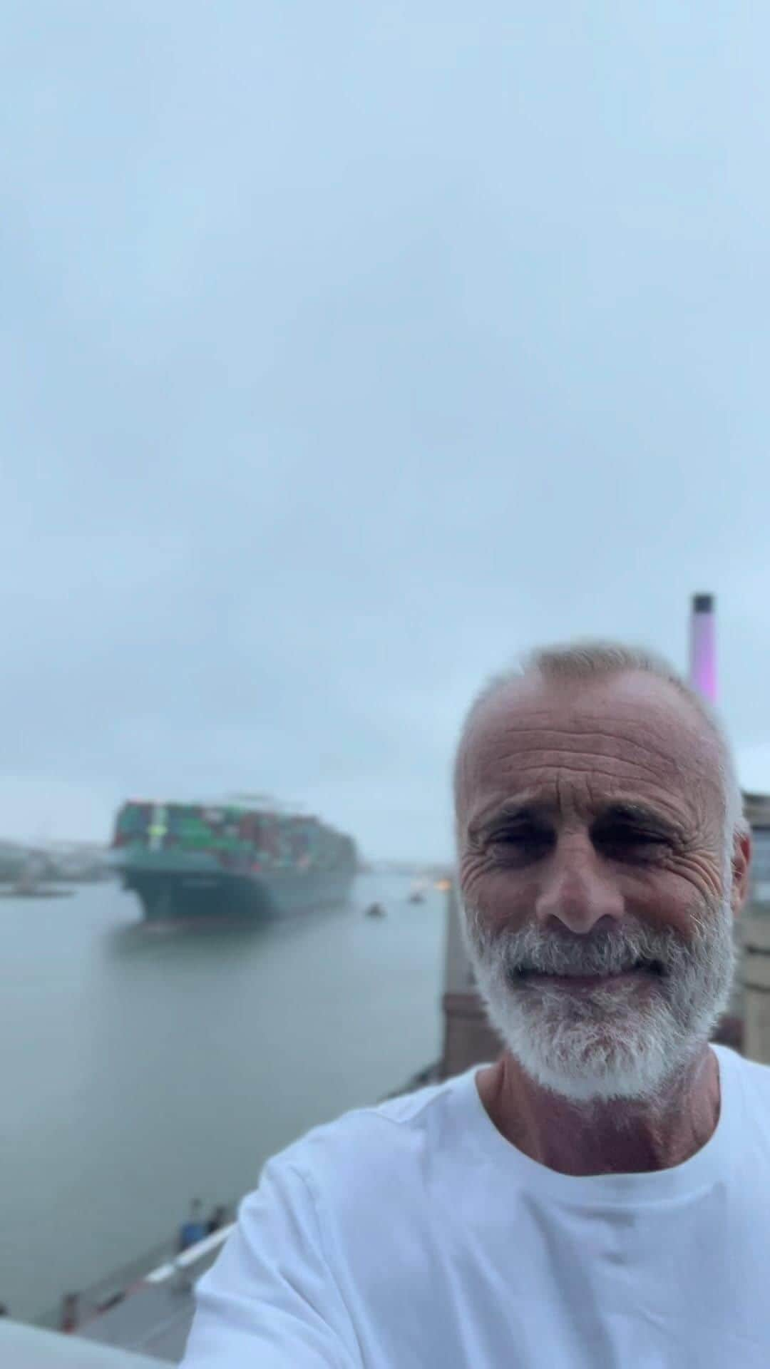 ティモシー・V・マーフィーのインスタグラム：「The Old Man and the Sea #ernesthemingway #onlocation ...love the foghorn #savannah ☘️☘️☘️🥃🥃🥃」