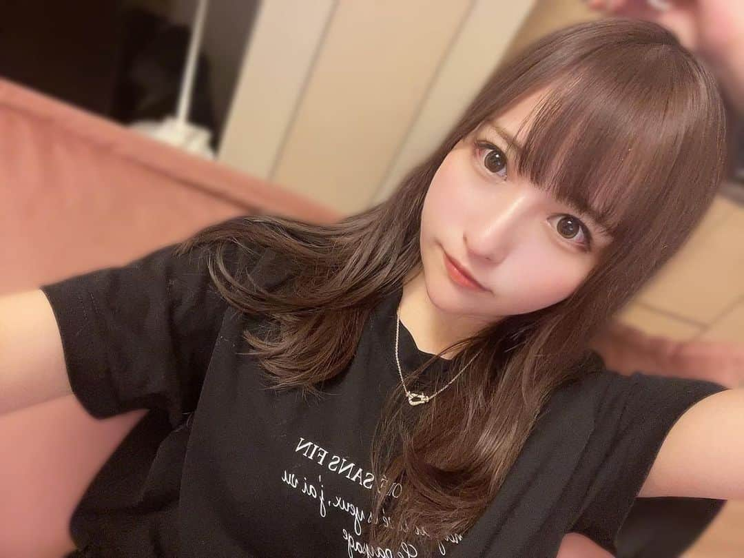 宮下まひろのインスタグラム：「自分の中での黒髪(p_-)」