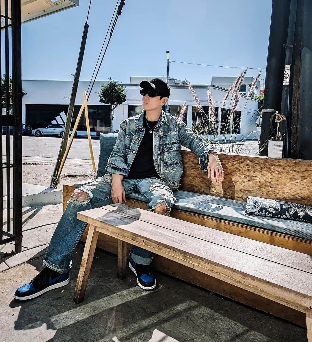 林俊傑のインスタグラム：「California kickin’ 加州的維他命D  #ootd #leviskenzo」