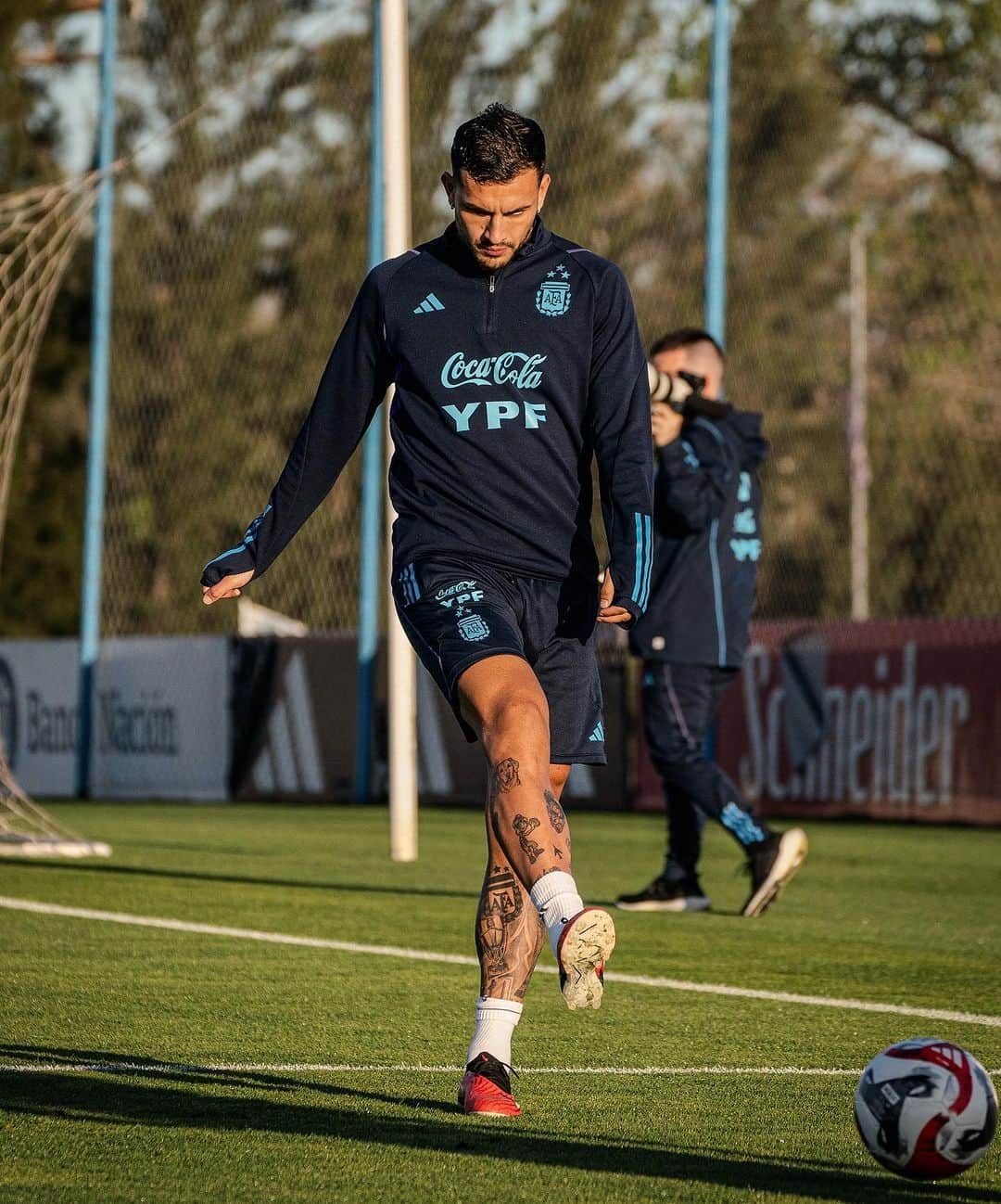 レアンドロ・ダニエル・パレデスのインスタグラム：「⚽️💙🇦🇷 @afaseleccion」