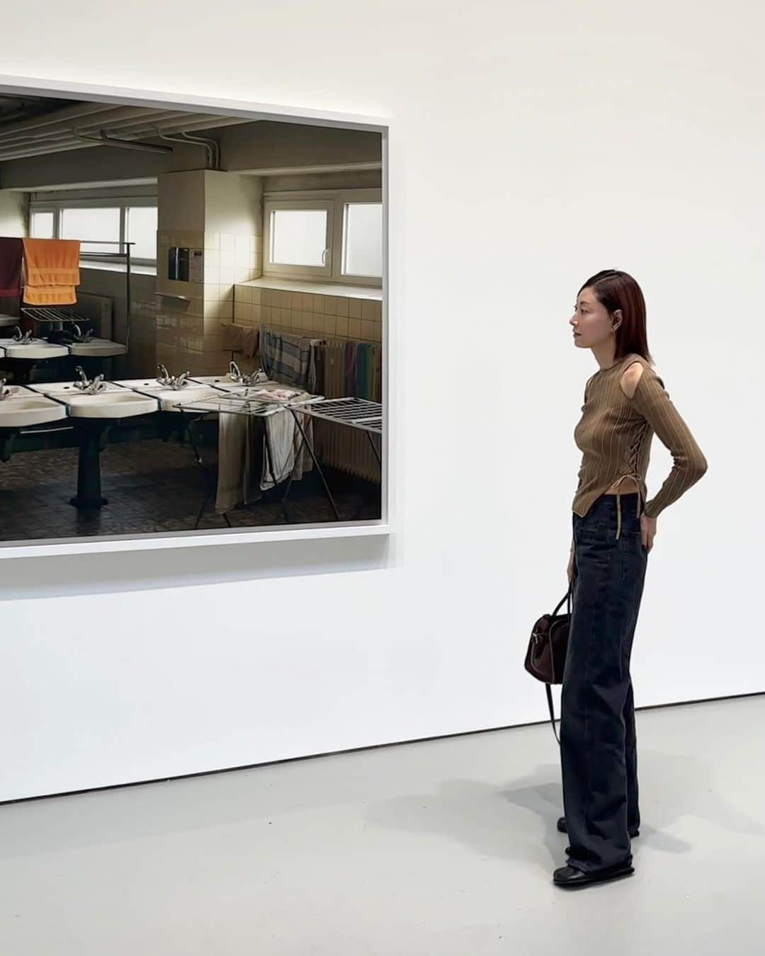 大塚良子さんのインスタグラム写真 - (大塚良子Instagram)「Wolfgang Tillmans: Fold Me: @davidzwirner @wolfgang_tillmans   連日悲しいニュースを目にしてしまうけど 写真の中は少しの現実でいいから好き🍁  #私の写真備忘録」10月15日 8時52分 - ryokokonami