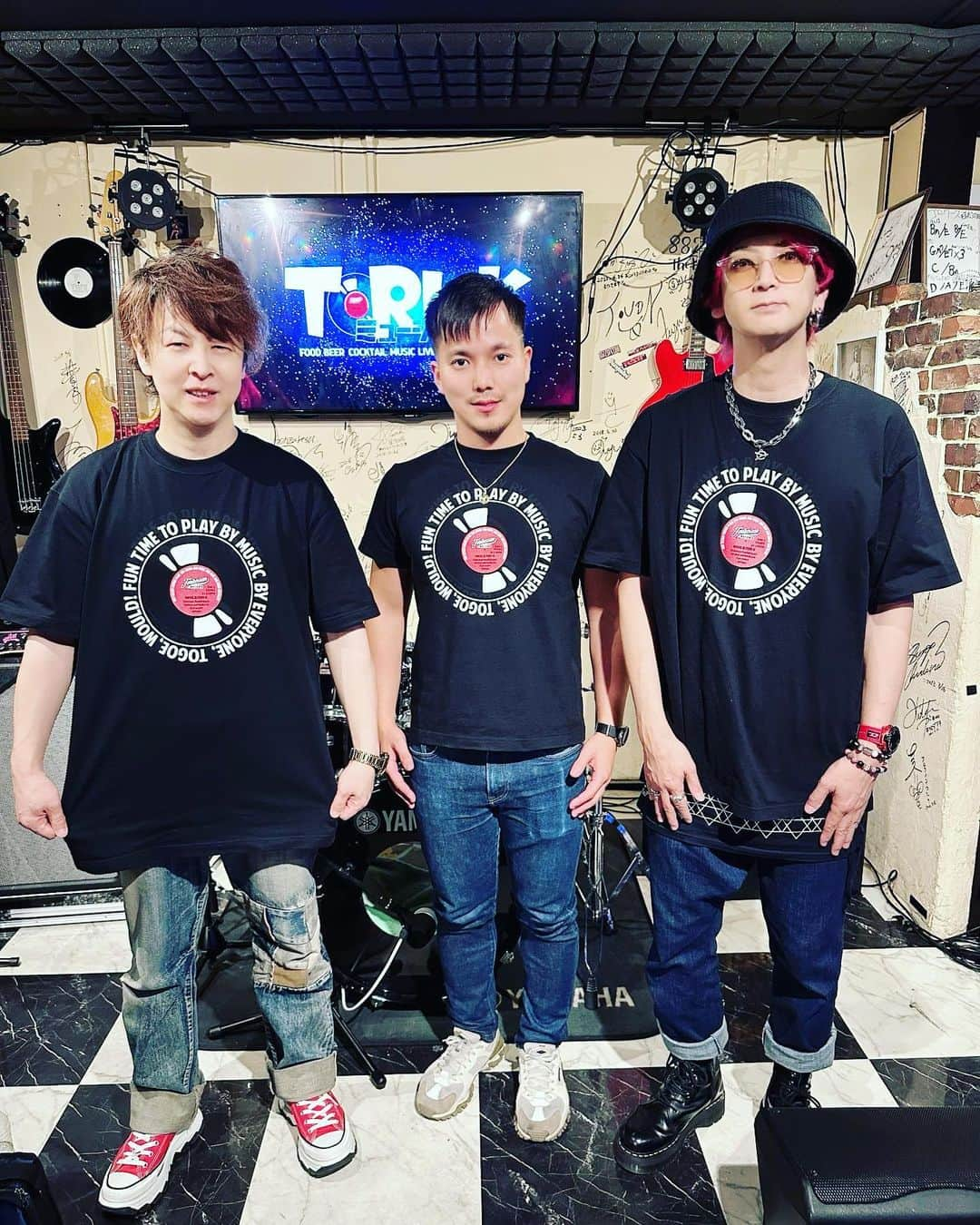 Ikuoのインスタグラム：「I.T.Rツアー長崎TORI-K 無事終了しました！！ 念願の長崎は終始とてもアットホームな雰囲気でしたが激しいベースをかましてきました！！ 最高に楽しかった！ また必ず長崎いくぞ！ お越しのみなさん、TORI-Kのみなさんありがとうございました！  #itr #ikuo #村田隆行  #野口真吾  #torik」