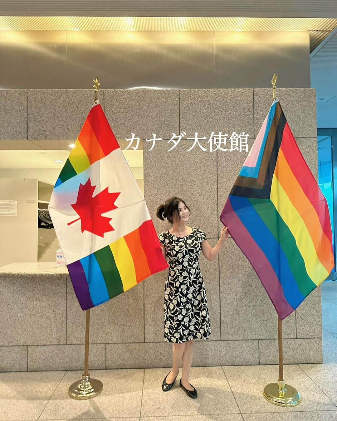 加藤美佐子のインスタグラム：「「カナダ北西海岸先住民アートの世界―新たな挑戦」🇨🇦  先月カナダ大使館にて、ブリィティッシュ・コロンビア州の先住民アーティストによる 多様な先住民アートの世界について、歌や踊りのパーフォーマンスも交えてご紹介いただきました😊✨✨  トーテムポールやシルクスクリーンアート等ダイナミックな物も多く  北米インディアンの歌と踊り「パウワウ」は衣装も魅力的で 生命の源を感じる楽しい踊りでした  装飾品も天然な貝などを使っていて 独創的で素敵でした☘️☘️  芸術の秋🎨 色々な世界を知るのは楽しいです💓  ⁡ ⁡ ⁡ ⁡ ✨笑顔の種まき活動✨ 児童養護施設・支援ホーム・一人親家庭の親子の支援 ⁡ ☘️一般社団法人笑顔プラス子供支援協会☘️ @egao.plus web はプロフィールよりリンク 活動実績 ■浅草はなやしき貸し切り 200名ご招待 ■ラグビー観戦100名ご招待 ■海上保安庁見学会 ■イチゴ狩りご招待 ■親子頭皮マッサージセミナー 施設定期訪問 ⁡ ⁡ #笑顔プラス #笑顔プラス子供支援協会 #子供支援 #ひとり親家庭支援 #笑顔が1番 #😊😊😊 #非営利団体 #遊園地貸切招待 #カナダ大使館 #🇨🇦」