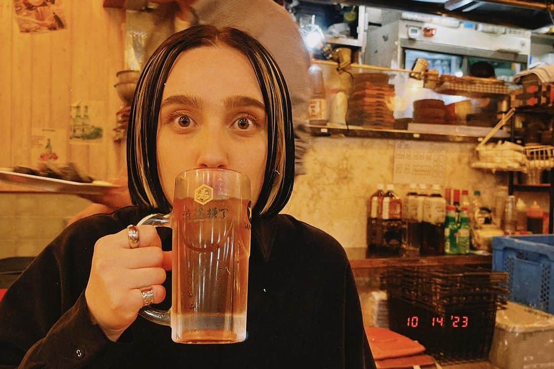 Emilyのインスタグラム：「えへえへ📷 烏龍茶」