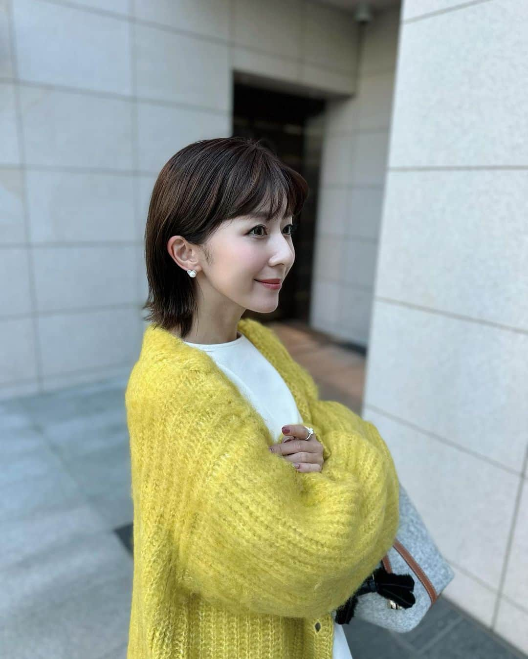 水野佐彩さんのインスタグラム写真 - (水野佐彩Instagram)「・ おはようございます☔️💛 あいにくの雨ですが.. 楽しい日曜日になりますように☺️✨  フリマ来られる方はお待ちしてます💗 気をつけてね🥹🌈  💛 @apretro_official  🤍 @ensuite_online  💙 @m_maglie_le_cassetto_official  🤍 @anche_official   #おちびコーデ #おちびの輪 #低身長コーデ #Sサイズコーデ #ママコーデ #ママライフ #2020年ベビー #女の子ママ #女の子ベビー #ブルベ夏 #ブルベ #ブルベサマー #ブライトサマー #ブライトスプリング #ソフトクラシック #ウェーブ #骨格診断ウェーブ​​ #apreto #アプレトロ #シャギーカーデ」10月15日 9時45分 - saaya_mizuno