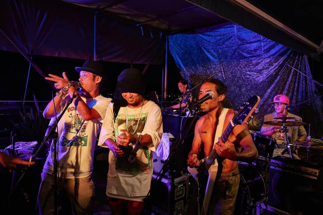 KAI_SHiNEさんのインスタグラム写真 - (KAI_SHiNEInstagram)「Humble Soul🦁🎸🔥 Big MAHALO‼︎🤙  📸 @yasumamiura  🌴 @zaimokuza_seasons   #humblesoul #japantour2023 #hawaii #mauistrong #shonan #kamakura #music #onelink #playhaverock #yamaarashi #live #life #vibe #tourlife #感謝 #jp」10月15日 9時56分 - kai_shine134