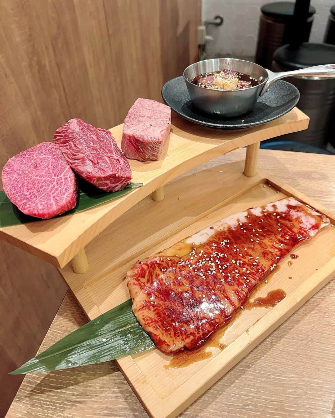 AYUNAのインスタグラム：「蒲田にある焼き肉屋さんでディナー✨🐃🥩✨  どのお料理もどの部位のお肉も本当に美味しかった☺️💕  全てが上質🥺  卓上にハイボールサーバーが付いているので 便利便利ぃでしたぁ🍻🎶  PR @been8929 #tokyobeen #蒲田焼肉 #東京been #蒲田ランチ #蒲田グルメ #蒲田ディナー #蒲田飲み #東京焼肉」