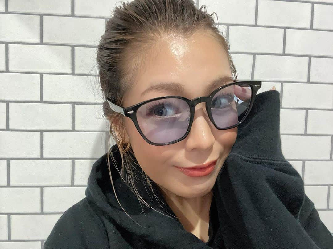 あゆさんのインスタグラム写真 - (あゆInstagram)「. 🕶️🩵」10月15日 10時07分 - ayu022222227