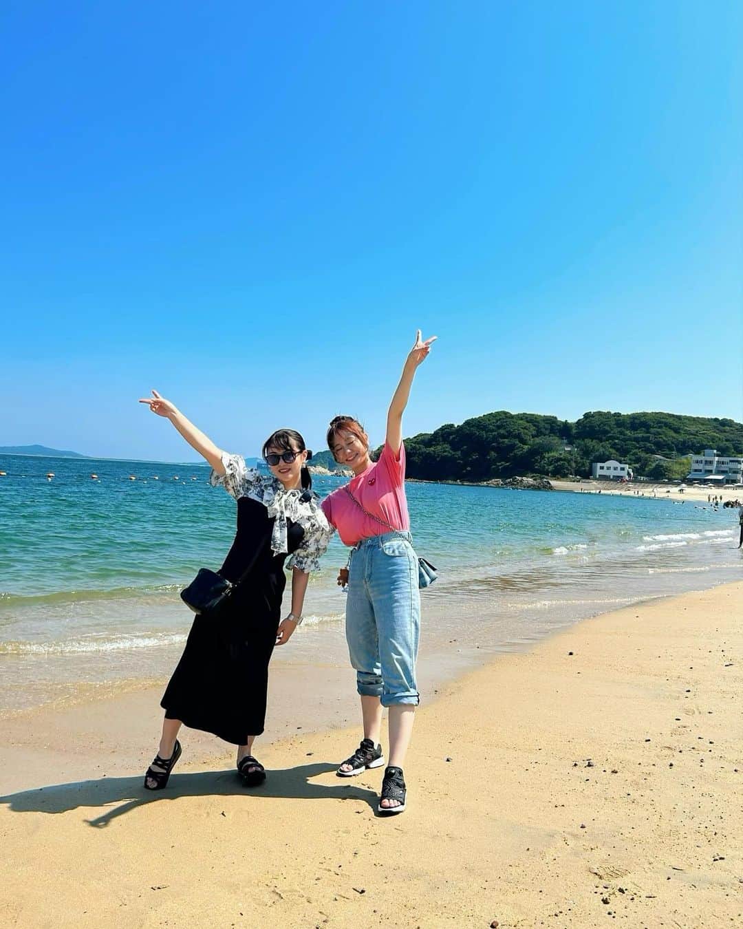竹内彩姫のインスタグラム：「☺︎  気付いたら夏終わってた꒰ ¨̮ ꒱ 私の夏は慈子との篠島旅行から始まったんだ〜🎐  夏苦手だったけど、少し好きになれた2023✌︎  #篠島」