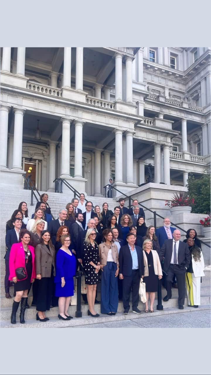 メッチェン・アミックのインスタグラム：「our co-founder @madchenamick was proud to rep @dontmindme at the @whitehouse #mentalhealthroundtable alongside so many other wonderful leaders in the #mentalhealth field & entertainment industry. their discussion intersected how mental illness should be depicted responsibly in film & television in an effort to erase stigma while inspiring advances in our mental healthcare system.   thank you for including us @onoursleevesofficial @jedfoundation #hollywoodcommittee」