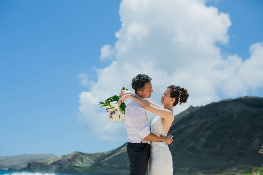 RealWeddingsさんのインスタグラム写真 - (RealWeddingsInstagram)「フォトツアーはワイキキからすこし遠出した東海岸ビーチとダウンタウンへ。 (2023.6.7)  Planning:@realweddings_hawaii  Photo: @visionarijapan @tacophotohi  Hair&Make:@rie_utahm   ◆ハワイウエディング相談会空き状況※空き状況は随時変動いたします。直近のご案内も可能な日程もございますので、お気軽にお問い合わせ下さいませ。  10/22(日): 11:00 / 17:00 10/28(土): 11:00 /14:00/17:00  ◆ホームページよりお問い合わせの場合はこちら https://www.realweddings.jp/reservation/  #ハワイ挙式#ハワイウェディング#ハワイ婚#リゾ婚#ハワイフォト #ハワイウエディングプランナー #海外挙式#2023秋婚 #2024年春婚#結婚式準備#モアナサーフライダーウェスティンリゾート #キャルバリーバイザシー教会 #hawaii#hawaiiwedding#hawaiiweddingplanner#realweddings_hawaii#moanasurfrider #moanasurfriderwedding #calvarybythesealutheranchurch」10月15日 10時16分 - realweddings_hawaii