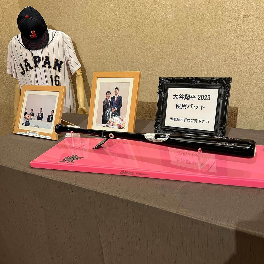 上杉洋史のインスタグラム：「岩崎宏美さん・岩崎良美さん宝くじまちの音楽会ふれあいコンサート岩手県奥州市文化会館公演無事終了いたしました。ここはあの大谷翔平選手の故郷です。メジャーでホームラン王を取ったその年にこの地を訪れることができて良かったなと思います。今回の合唱団はこの公演のために特別に結成された98名の皆さん。素晴らしかったです。」