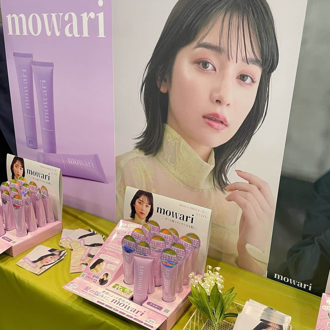 長江愛美さんのインスタグラム写真 - (長江愛美Instagram)「これから発売の、新作もかわいいの沢山でした💐  #PR #ロフト展示会 #ロフトのコスフェス #ラッドスカイ #FURLA #perfectdiary  #ナカノワックス #millefee  #mowari  @emomiu_cosme  @emomiu.jp」10月15日 10時40分 - manamin.512