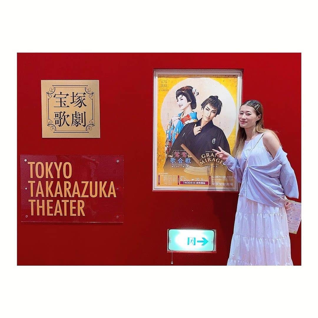夢月せらのインスタグラム：「月組さん東京公演が始まりましたね☺️  私はだいぶ前に花組さん観劇しました✨️ 花組らしいキラキラふわふわ〜な素敵な作品でした🥰 お春ちゃんの「ちぇっ」が可愛くて可愛くて🙈💓  顔がムヒムヒしちゃったꉂꉂ🙊  月組さんも楽しみー☺️☺️」