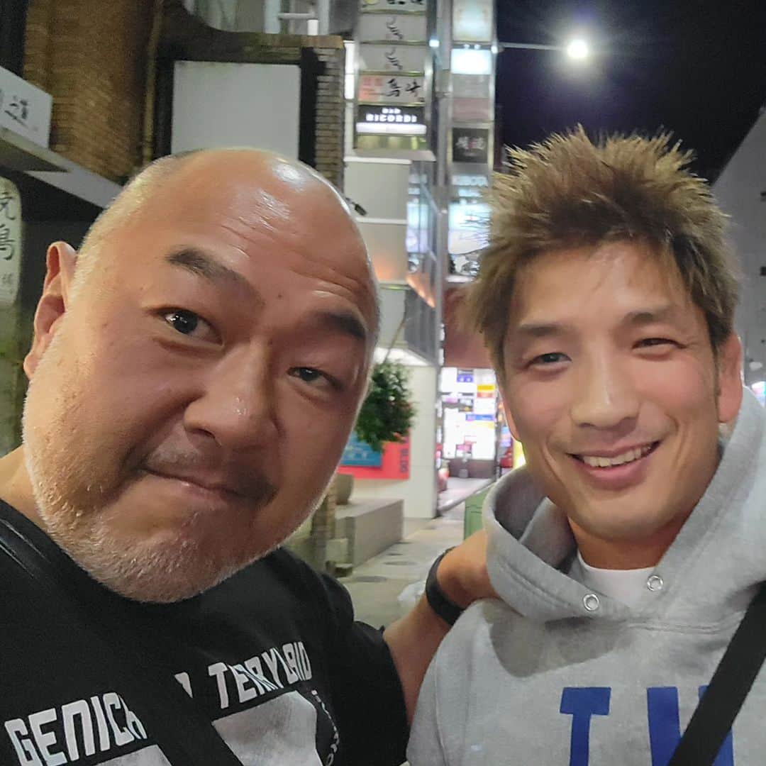 高岩竜一のインスタグラム：「約10年振りに所選手と会いました😁🍻」