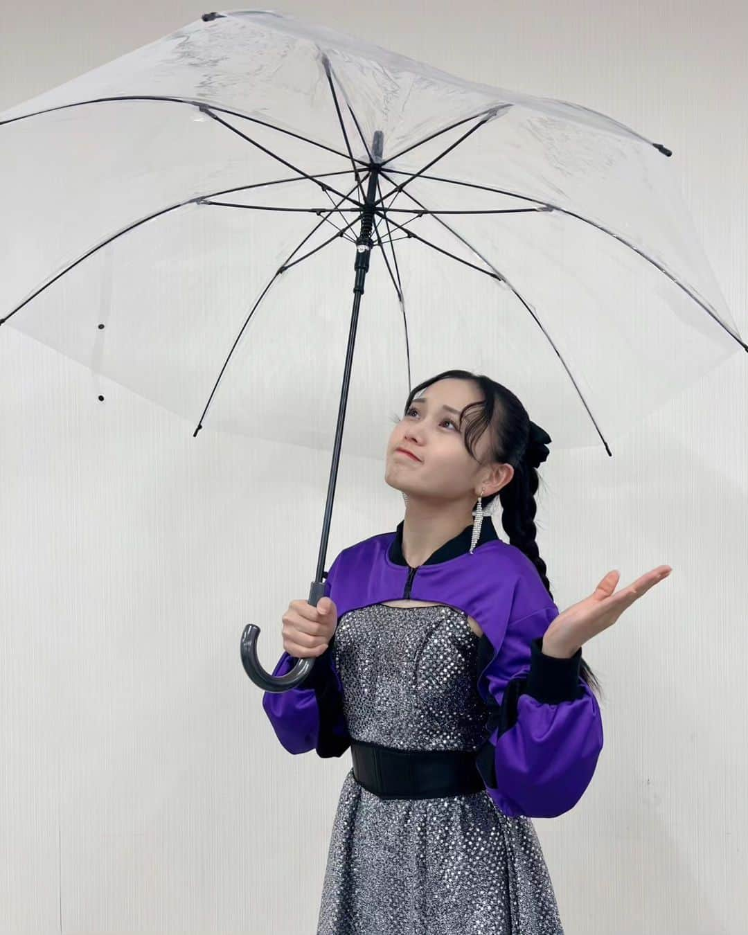 BEYOOOOONDSさんのインスタグラム写真 - (BEYOOOOONDSInstagram)「🌧️🌧️🌧️  雨だねぇ。 ということはビニール傘の出番！  名前をちゃんと書いて！ うっかり電車に忘れたりしないで大切に使ってあげてね🌂  じゃないとSeasoningSが「Get Back！ビニール傘の大冒険」を歌いに行っちゃうぞ…💜💚💙  #beyooooonds #seasonings #helloproject  #ハロプロ #アイドル」10月15日 10時51分 - beyooooonds_official