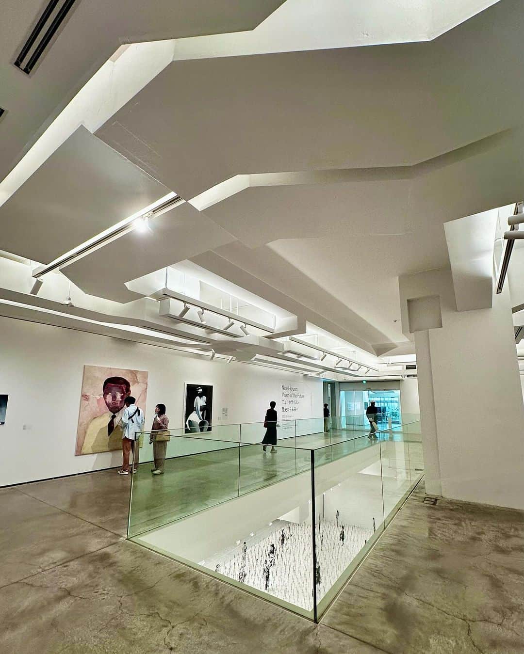 谷川じゅんじさんのインスタグラム写真 - (谷川じゅんじInstagram)「New Horizon Vision of the Future 群馬県前橋市の美術館、アーツ前橋で開館10周年記念展“ニューホライズン 歴史から未来へ”が始まった。美術館はもとより街中に飛び出したアート作品とまちなみのマリアージュがエキセントリックでたまらない。昭和と平成と令和が混ざるとこうなるのねっていう空間体験。これはなかなか無い空気。必見です。 会場｜アーツ前橋と前橋市中心市街地 会期｜2023年10月14日［土］－2024年2月12日［月・祝］ 開館時間｜午前10時～午後６時（入館は午後5時30分まで） 休館日｜水曜日（年末年始の休館は12/27［水］～1/4［木］） 主催｜New Horizon展実行委員会、前橋市 #artsmaebashi #newhorizon #goodvibesonly #goodneighbors #thisijapan」10月15日 11時02分 - junjitanigawa