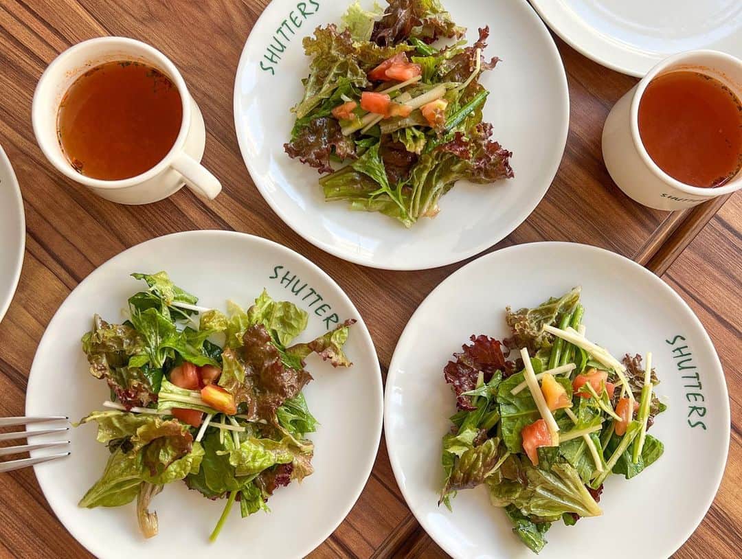 高沢奈苗さんのインスタグラム写真 - (高沢奈苗Instagram)「.  🍽️LUNCH🍽️  カジュアルイタリアンSHUTTERS🧡  吉祥寺店は初😇  3人で人気NO.1のコースを食べたよ😋🇮🇹  スペアリブはほろほろ柔らか〜！🫠 パスタはペペロンチーノ、トマト、カルボナーラの3種類の中から選べて、ペペロンチーノをチョイス😙🍝  デザートまでしっかりとボリューミーでお腹いっぱい😊💛  .  .  PR @shutters.ys #SHUTTERS #シャッターズ #吉祥寺グルメ #吉祥寺ランチ #吉祥寺レストラン #吉祥寺イタリアン #ゴルフ女子 #アップルパイ」10月15日 11時04分 - nanaetakasawa