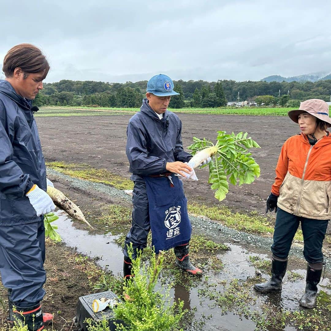 石田靖さんのインスタグラム写真 - (石田靖Instagram)「テレビ大阪⑦『発見❗️食遺産』 ゲストの大久保嘉人さんと 滋賀県長浜&高島市で食遺産探し どんな食遺産レシピと出逢ったんでしょうか⁉️  OAお楽しみに〜 #テレビ大阪 #発見食遺産 #長浜グルメ  #余呉湖 #木之本宿 #つるやパン #みちくさ #高島グルメ #朽木エリア #丸八百貨店 #泰山寺 #ホトラ舎 #大久保嘉人 #石田靖 #一期一笑」10月15日 11時08分 - yasulog