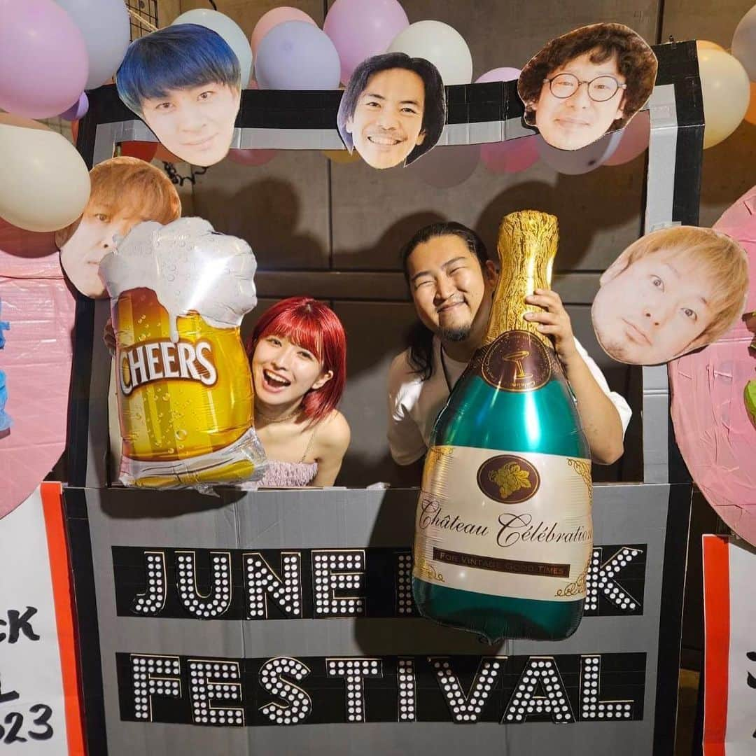 なかねかなさんのインスタグラム写真 - (なかねかなInstagram)「JUNE ROCK FES 深夜テンションで書いたみたいな楽曲ばっかりなので 時間帯とマッチしすぎてて完璧にシュールでカオスで最高だたー！ 写真撮る時も自販機さえ隠さないように気を遣えるじゅんさん！ラヴ🫶」10月15日 11時10分 - nknknk1206