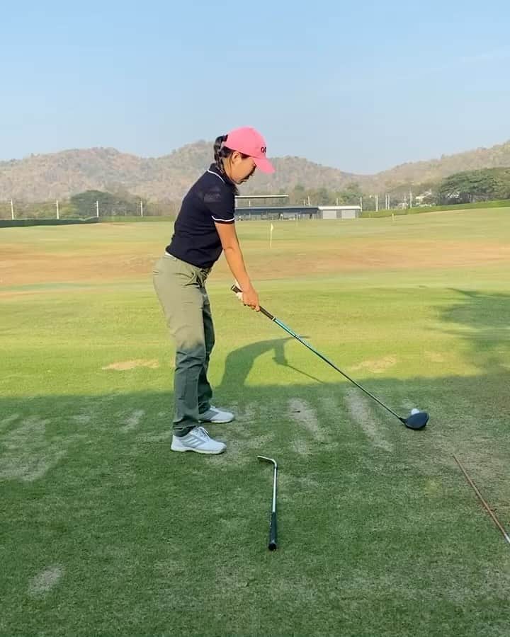キム・インキョンのインスタグラム：「. 2023 season has ended for me. Swing videos are taken by my friends. It was one of the most beautiful and unexpected year for me. My objective of the year was to try something for the first time.  I am so appreciative of all the opportunities and new insights golf has given me. Thank you all for the support and generous messages.🫶🙏  2023 시즌이 마무리 되었습니다.  입이 열개라도 할 말이 없는 한 해였습니다. 새롭게 주어진 어려운 과정이었습니다. 그래도 마음껏 걷고 또 걸을수 있어서 행복했습니다. 응원해주시고 격려해주셔서 정말 감사했습니다. 우리 모두 화이팅입니다. 🩵🫶🙏 #17th#season#내골프멸종위기종#ㅋ」