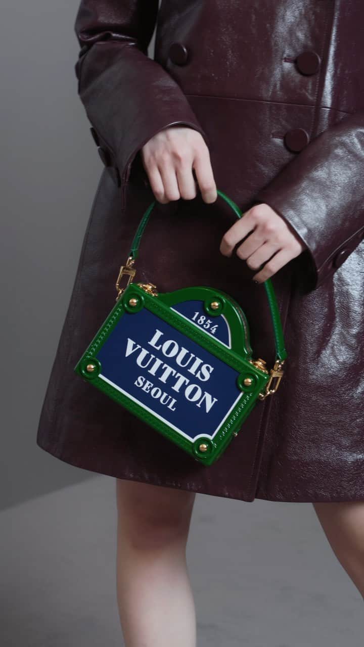 のインスタグラム：「한국 익스클루시브 캡슐 컬렉션🤎 @louisvuitton @nicolasghesquiere #LVPrefall23 #LouisVuitton #광고」