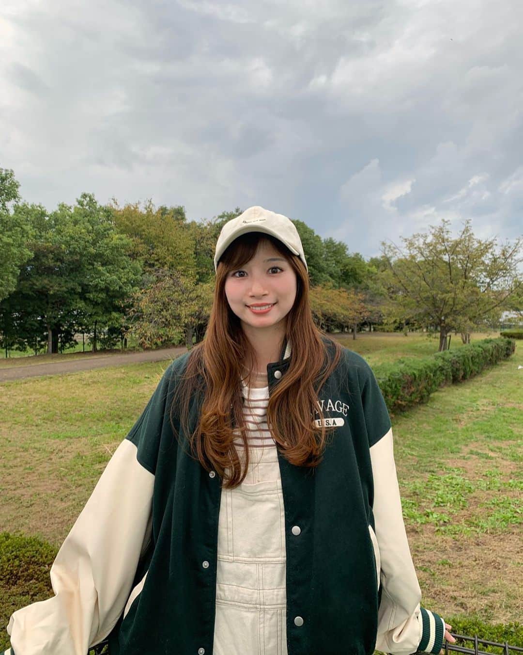 竹村美緒のインスタグラム：「. . オータム･アウトドア･フェスタ2023 ありがとうございました🏕🍳🍂  私はMCでお邪魔しました。 BBQ芸人の たけだバーベキューさん アウトドアYoutuberの Jijiiさん 総合格闘家の 倉本一真選手の トークショーやBBQやレスリングの実演など、 盛りだくさんの一日でした。  キャンプ飯めっちゃ美味しそうやったな〜🤤 . . . . . . #オータムアウトドアフェスタ #矢橋帰帆島公園 #キャンプ #アウトドア #BBQ」