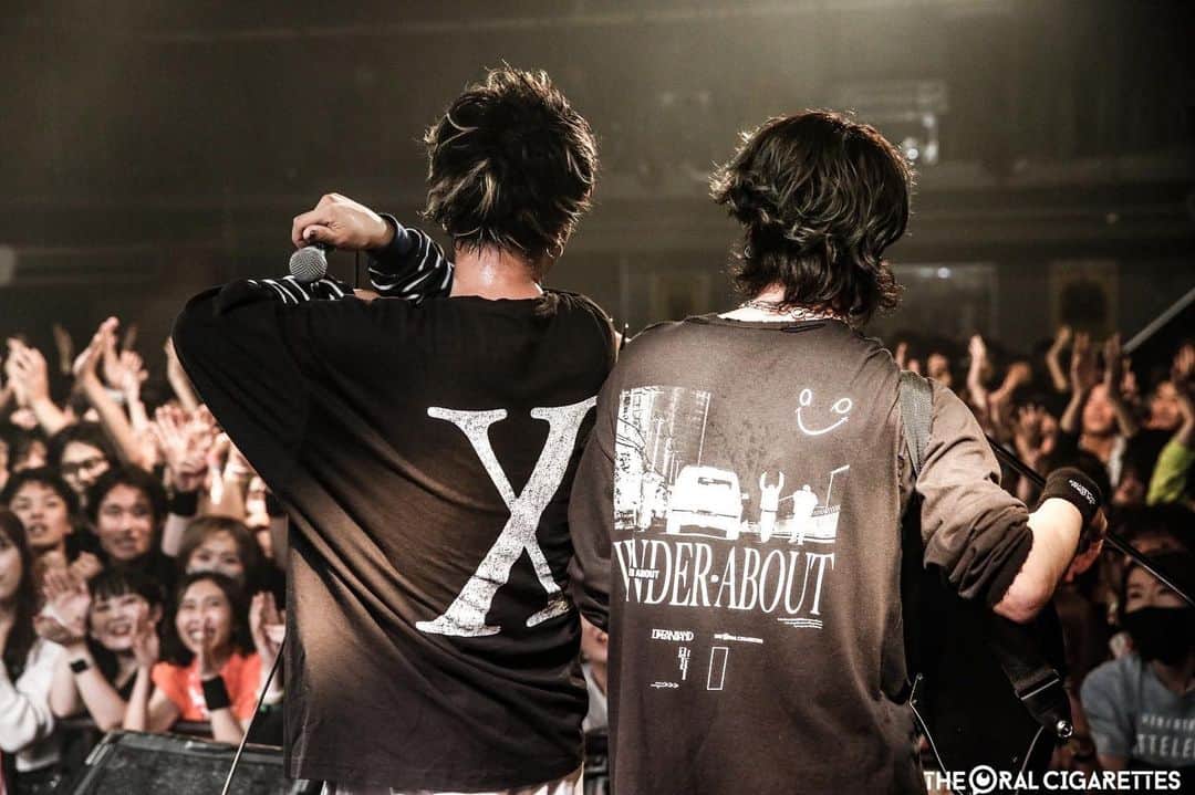あきらかにあきらのインスタグラム：「佐賀は７年ぶりのライブ！ 📸 @koheisuzukiphoto」