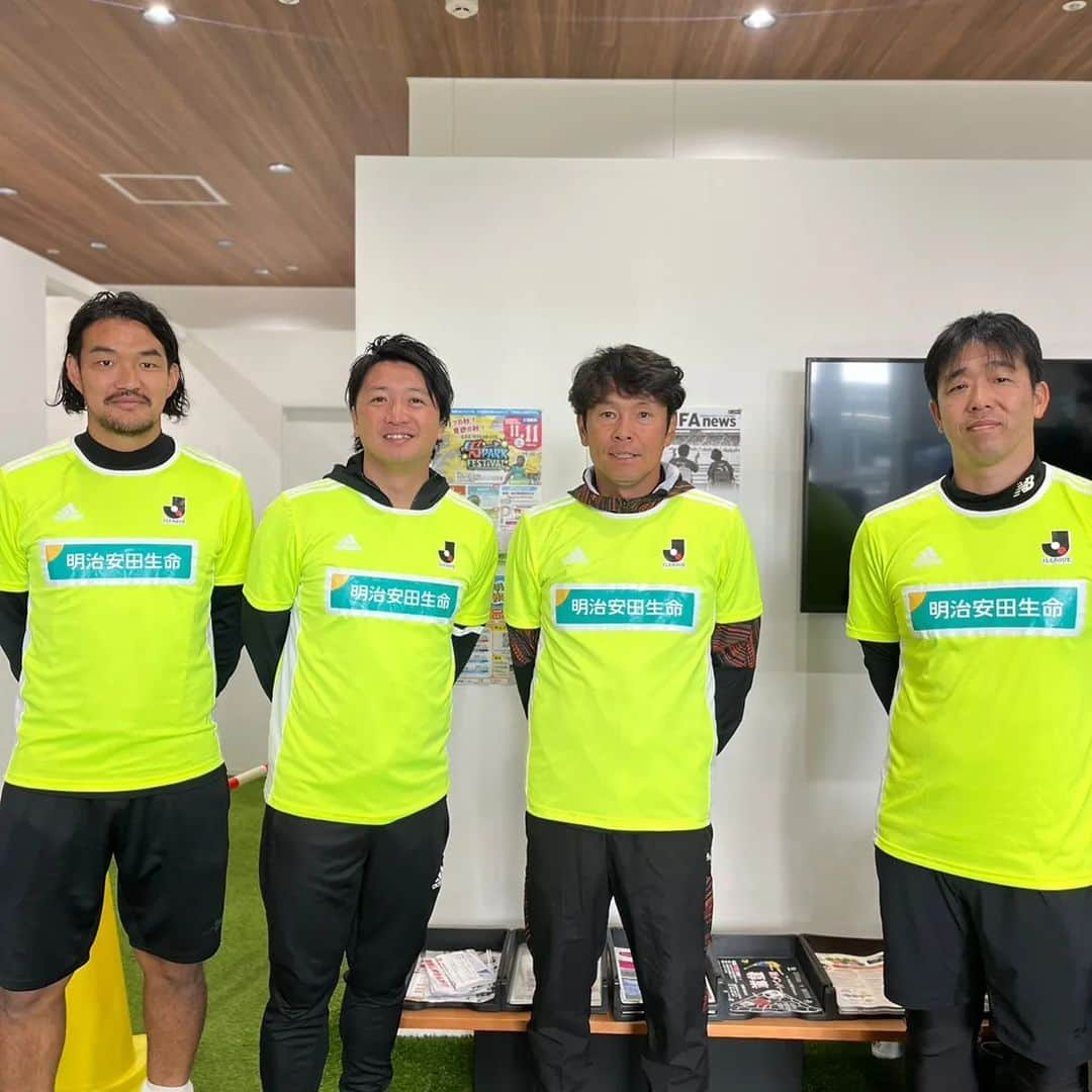 福田俊介のインスタグラム：「⚽JリーグMYサッカー教室⚽  明治安田生命埼玉東支社様主催の サッカー教室にJリーグOBとして参加させていただきました。  最初は天候が不安でしたが、無事に開催！ 皆様の笑顔が見られてとても楽しいサッカー教室になりました。 関係者の皆様ありがとうございました。  #明治安田生命 #埼玉東支社 #Jリーグ #JリーグMYサッカー教室  #JOB #福田正博　さん #金古聖司　さん #武井択也　さん #福田俊介 #J_OB #Jリーグ選手OB会」